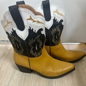 DINGO WOMEN'S TATIANA WESTERN BOOTS - SNIP TOE